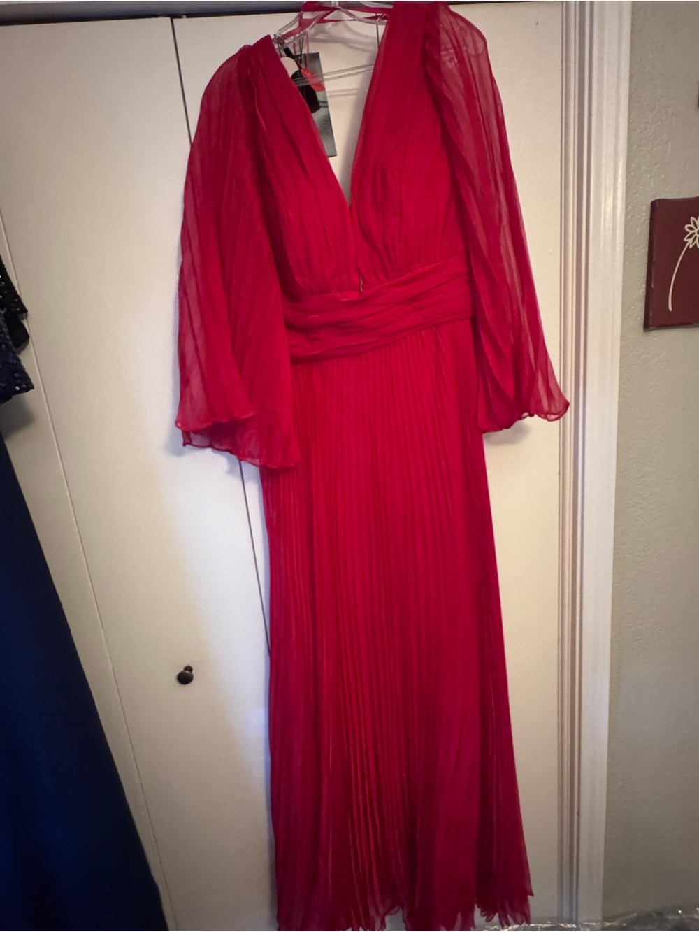 Red Pleated V-Neck Long Sleeve Maxi Dress